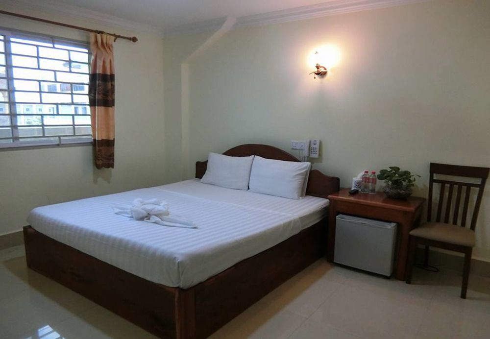 First Hotel Батамбанг Екстериор снимка