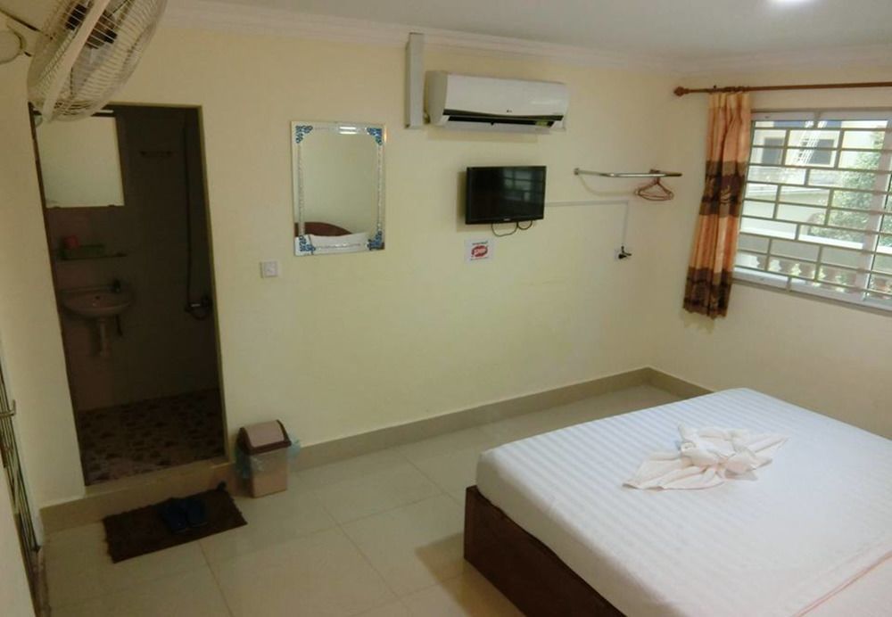 First Hotel Батамбанг Екстериор снимка