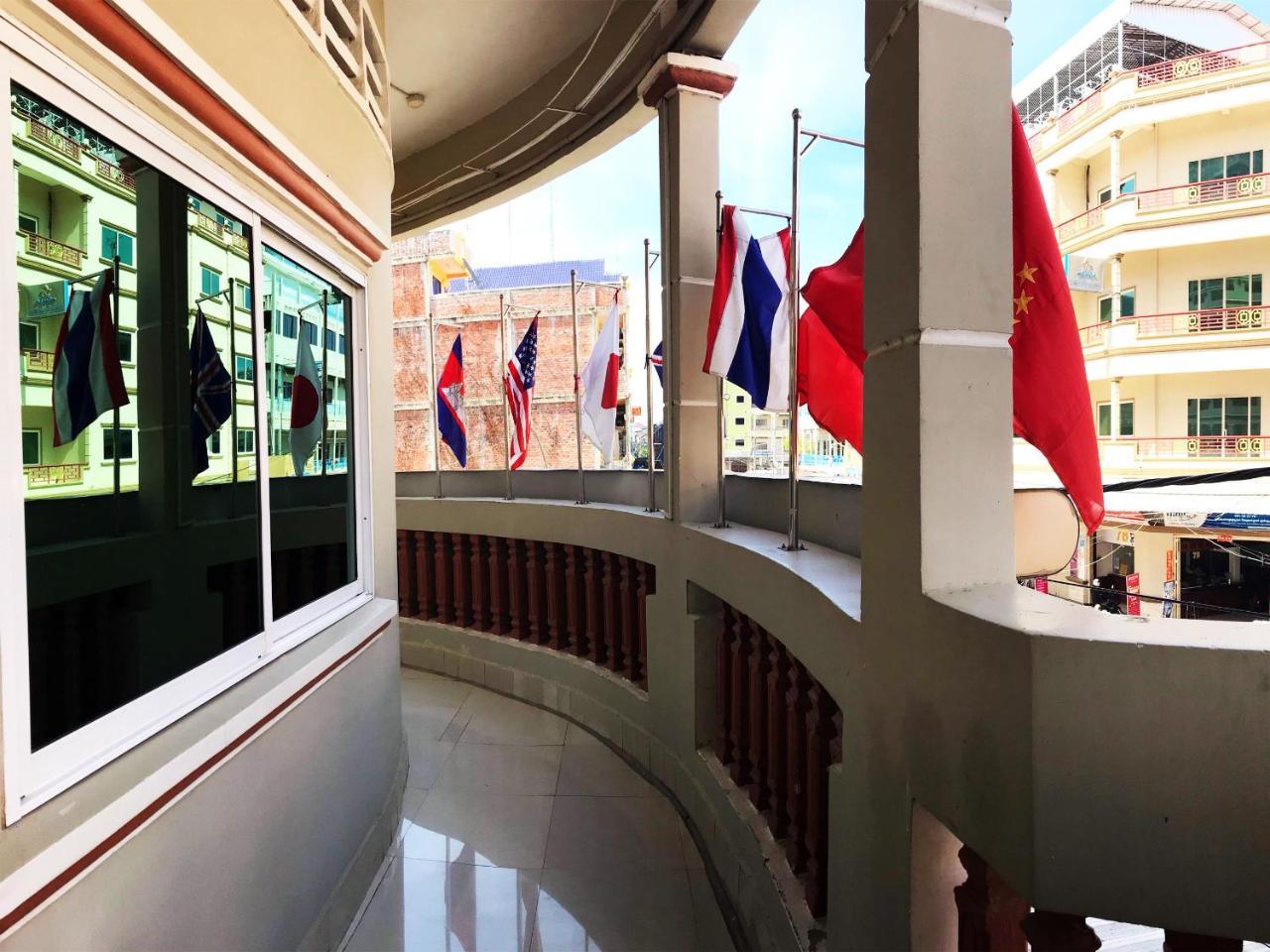 First Hotel Батамбанг Екстериор снимка